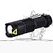 Produktbild LED Taschenlampe, 2 Stück Set SK68 superhell taktische Taschlampe wasserdicht mit 6 Lichtmodi einstellbare Fokus für Wandern,Campen,Sport (schwarz)