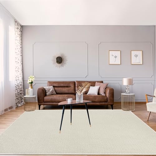 Tapis texturé en jute rustique pour protéger le sol du salon USTIDE