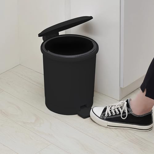 Caneca de basura negra con pedal y tapa, 5 galones miniatura 4