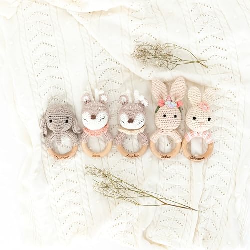 wunderwunsch® - Personalisierter Beißring Baby - Niedlicher Greifling für Baby's ab 0 Monate - Babyrassel mit Name als Baby Geschenk für Mädchen und Jungen (Hase gestreift rosa,mit Gravur)