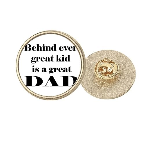 Broche ronde en métal doré idéale pour accessoiriser un blazer au Dad Festival