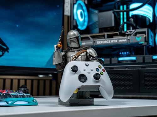 Cableguys Mandalorian Bounty Hunter uchwyt na kontroler i stojak na telefon – akcesoria do konfiguracji gier na biurko i pokój gier, stojak kompatybilny z Xbox, PlayStation i większością standardowych