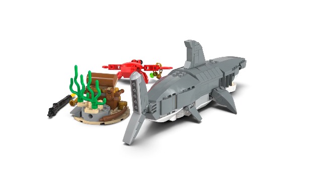 LEGO Creator Fierce Shark with a Treasure Chest Toy - Rebuilds