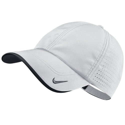 Casquette de golf aérée Nike sans logo pour homme sur le green