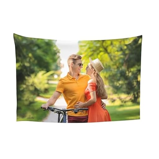 Gudina Tapiz Personalizado, Fondo Personalizado con Foto Texto Nombre, Manta de Pared Personalizada para Decoraci贸n de Sala de Bodas, 75x100cm | Ya disponible en tu tienda friki favorita! En mundofriki.es!