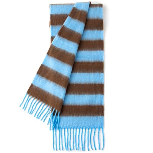 Écharpe bleue et café à rayures pour femme face au froid hivernal