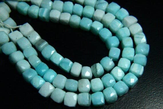 Perles opale bleue naturelle en cube pour créer un bijou porteur de sens