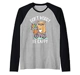Don't Worry Be Cappy Capybara En Bici Con Cesta De Flores Camiseta Manga Raglan
