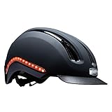 Das VIO bringt Licht und Rundumsicht durch ein 360-Grad-Beleuchtungssystem. Die roten und orangefarbenen LEDs erstrecken sich auf der Rückseite und an den Seiten, während die Vorderseite des Helms mit LED-Leuchten ausgestattet ist, um die Sicht auf die Straße zu verbessern. Erhältlich in 2 Größen und mit MIPS Technologie.