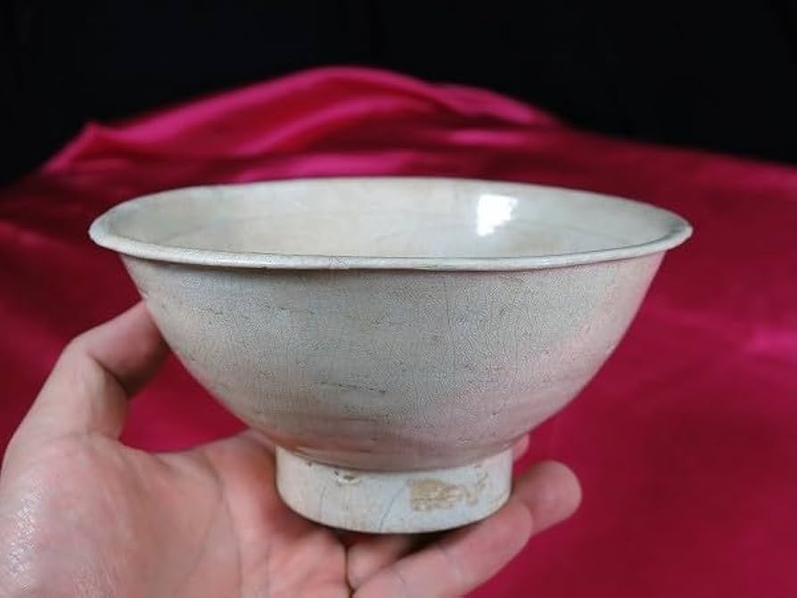 Amazon.co.jp: B宋白磁草花文陰刻碗宋時代遺跡発掘品中国磁器