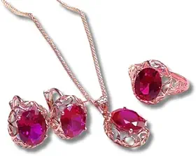 Conjunto Feminino "Rubi" em Banhado a Ouro com Zircônias Avermelhadas – Colar 45cm, Brincos e Anel Ajustável – Elegância, Glamour e Estilo - Acompanha Bolsa de Veludo