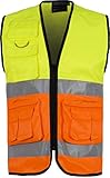Dos bolsos de pecho de distinto tamaño con fuelle y cartera de velcro. Argolla metálica en el bolsillo superior. Dos bolsos laterales con fuelle y cierre de cremallera. Bolsillos auxiliares superpuestos con cartera de velcro.