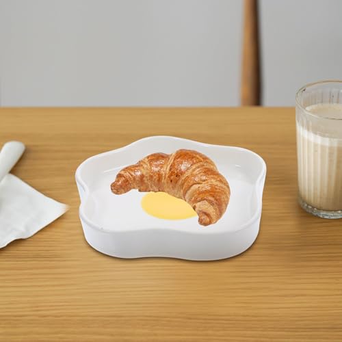 Assiette en céramique blanche et moderne pour le petit-déjeuner