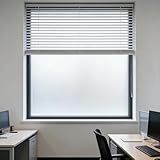 🐋【Film Fenêtre Anti Regard】Le design givré de haute qualité convient à l'installation dans les chambres à coucher, les bureaux, les salons, les cuisines et même les vitres de salle de bain, bloquant efficacement les vues extérieures et vous offrant une protection totale de votre vie privée.