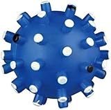 Die markanten Noppen auf der Oberfläche des Balls bieten jedem Hund ein einzigartiges Kauvergnügen und die optimale Größe ermöglicht es, den Ball leicht im Maul zu halten und sorgt für bequemes Spielen.