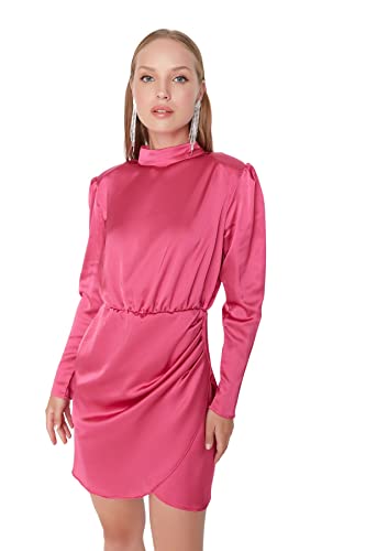 Robe courte Trendyol cache-cœur pour révéler votre assurance unique