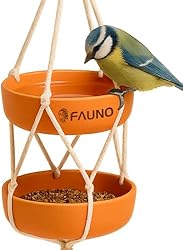 Comedero Pajaros Exterior Colgante con Doble Bande...: COMEDERO DE PAJAROS PARA EXTERIOR colgante con dos bandejas de fibra de bambú de 15×5 cm unidas por cuerda de algodón de 60 cm. Arriba sirve como bebedero pajaros y abajo como comedero pajaros creando una estación de alimentación para pájaros silvest...