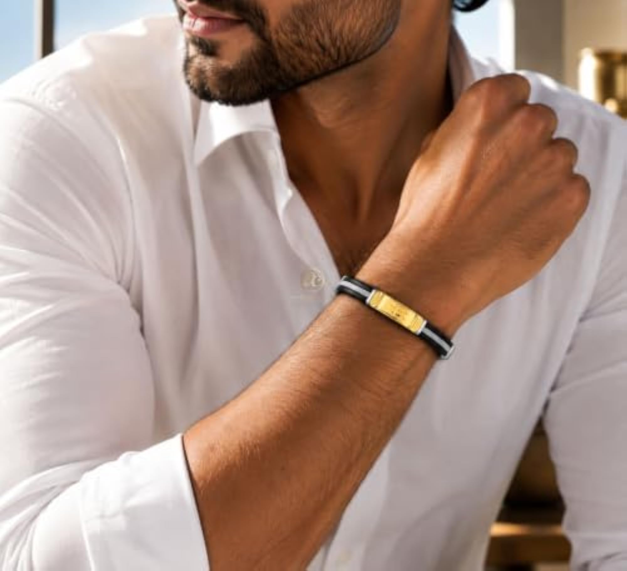 Stylish Minimalist Leather Bracelet with Silver Mesh Detail
