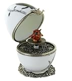 Cet oeuf musical animé en porcelaine de Limoges constitue un cadeau idéal pour la fête de Pâques.