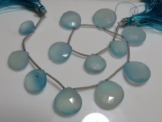 Calcédoine bleue de qualité supérieure en cœurs facettés pour haute joaillerie artisanale