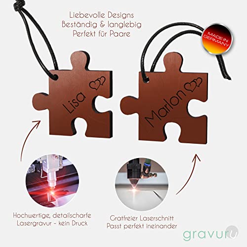 CHRISCK design 2 echte Leder Schlüsselanhänger mit Namen - Gravur Puzzle Anhänger - Paar Liebes Geschenk für Männer und Frauen - Partner Anhänger als Geschenkidee Hochzeitstag Jahrestag