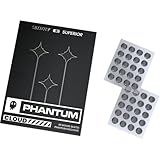 Construction triple couche - Fluidité, stabilité et durabilité Chaque patin repose sur une construction en trois couches pensée pour offrir une expérience de glisse stable et résitante dans le temps. La couche supérieure constitue la surface de glisse, optimisée selon le modèle pour privilégier la vitesse, l’équilibre ou le contrôle. Sous celle-ci, une mousse PU de 0,1mm absorbe les micro-vibrations, réduit les bruits de friction et améliore la sensation de fluidité, notamment sur les tapis en verre. Enfin, une base adhésive haute tenue assure une fixation durable et un maintien stable.