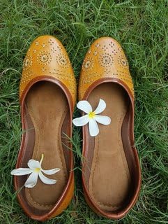 Image of Handcrafted Leather Ethnic Jutti for Women - Traditional & Elegant