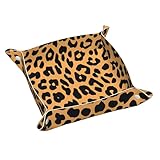 Performance du produit : ce plateau de rangement imprimé girafe est fabriqué en cuir PVC double face, résistant aux rayures et facile à nettoyer. La boucle à quatre coins permet un rangement et une utilisation faciles en fixant simplement la boucle à quatre plis. Ce plateau peut être placé sur n'importe quelle table de chevet, armoire d'entrée, bureau, coiffeuse, comptoir, étagère ou salle de bain. Non seulement pratique, mais aussi décoratif. Lorsque le bouton quatre en un est ouvert, il peut même être utilisé comme tapis de souris.