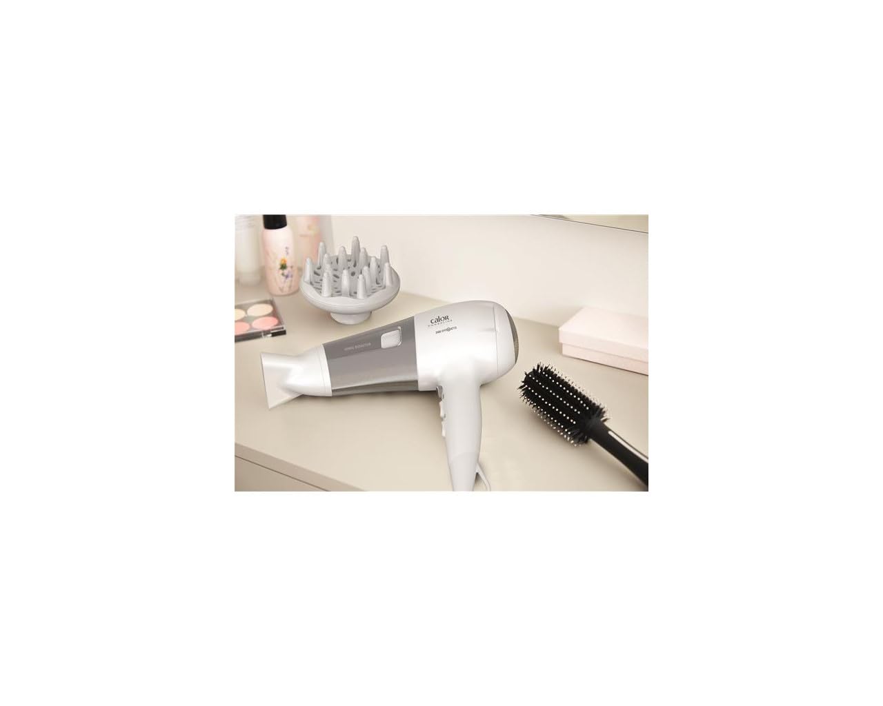 Calor Powerline secador de pelo, tecnología de refuerzo iónico para el brillo, Thermo Control, 6 ajustes de velocidad/temperatura, concentrador, difusor CV5930C0