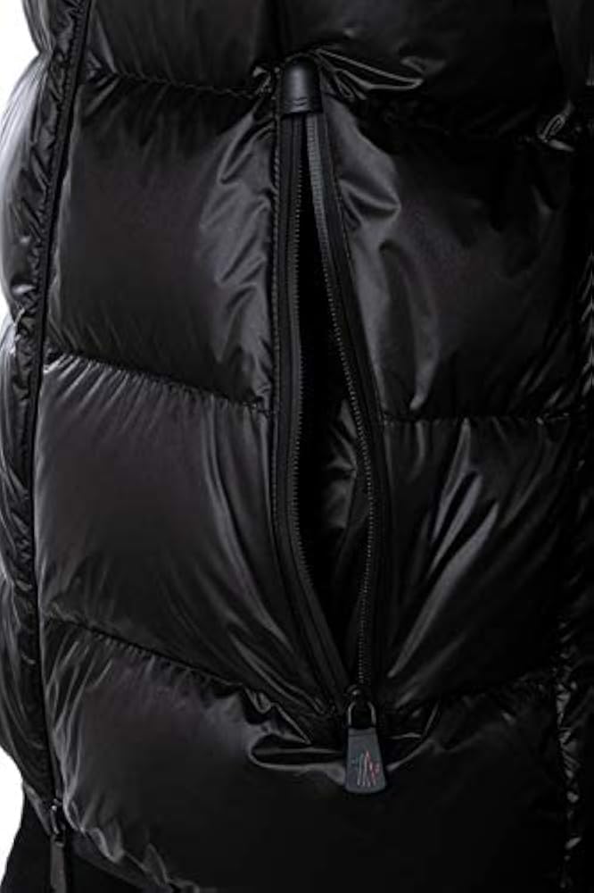 【関税込み】Moncler Grenoble ブラック Orden ジャケット Moncler Grenoble: Black Orden Jacket | SSENSE