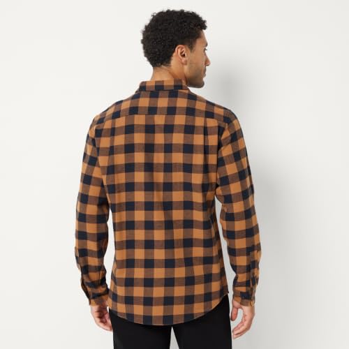 Image of Amazon Essentials Men's Regular Fit Long-Sleeve Flannel Shirt, Soft Brushed Cotton, Lightweight yet Warm