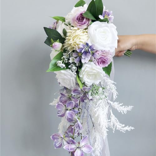Bouquet de mariée en cascade d'exception aux finitions pompons raffinées