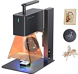 💎💎 Haltbar & Tragbar: LaserPecker 2 wurde vom Reddot-Sieger entworfen und besteht aus einer hochwertigen oxidierten Aluminiumlegierung. Das Gravurwerkzeug ist ästhetisch und haptisch ansprechend, erweist weiterhin eine außergewöhnliche Widerstandsfähigkeit. Lässt sich mit einem 960g geringem Gewicht komfortabel in der Hand halten oder im Schutzcase unterbringen. Ist daher super praktisch für die mobile Gravur überall unterwegs.