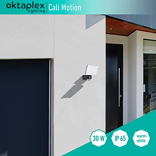 Oktaplex Lighting Cali Motion - Faretto LED per esterni con sensore di movimento, 30 W, IP65, 3000 K , proiettore da parete, luce bianca calda con funzione Master, colore antracite - Illuminazione - Immagine 5