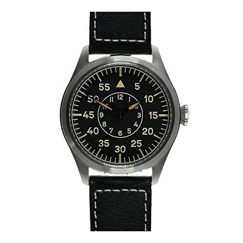Questa nuova edizione del classico modello da aviatore MWC si basa sul design militare anni 40 e '50. La dimensione della cassa extra large di 46 millimetri (esclusa la corona) di diametro rende questo orologio molto imponente. L'orologio utilizza un movimento meccanico automatico tradizionale da 24 jewels, visibile attraverso il fondello trasparente ed ha il logo MWC inciso sul rotore.