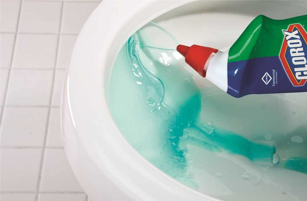 Clorox 00031CT Toilet Bowl Cleaner with Bleach, Fresh, 24oz Bottle (Case of 12)