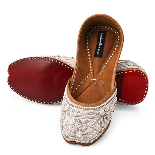 White Bridal Shoes, Punjabi Jutti, White Embellished Wedding Shoes, Beaded Bridal Footwear, Ethnic Indian Shoes, Juttis, Mojaris, Khussa