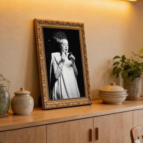 Toile Bride Doing Her Makeup Frankenstein pour un bureau moderne - 6