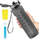 🔥【Fácil de Usar】 La tapa abatible ergonómica es segura. La tapa con bisagras tiene un cierre seguro que la hace a prueba de polvo y a prueba de fugas. Simplemente abra con una mano haciendo clic en el botón. El peso ligero con una correa de mano portátil lo hace conveniente para la hidratación mientras viaja. La boca es lo suficientemente ancha para cubitos de hielo y frutas y también fácil de limpiar.
