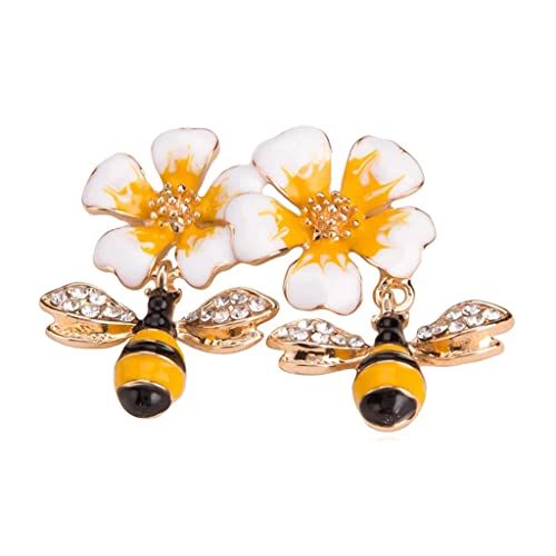 Broche abeille en or jaune et émail pour sublimer un blazer de créateur