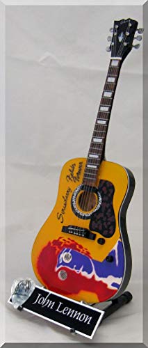 JOHN LENNON Guitare Miniature avec médiator Strawberry Fields - Les Beatles, Paul McCartney, John Lennon, RIngo Starr, George Harrison JOHN LENNON Guitare Miniature avec médiator Strawberry Fields – Image 3