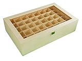 Caja recta de madera en chopo con tapa de metacrilato transparente. En crudo, para decorar. Interior con departamentos (40 divisiones), ideal para colecciones. Con cierre. Medidas (ancho/fondo/alto): 45*28*11 cms. Medidas de cada cuadrícula: 5*4*5 cms.