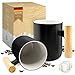 Produktbild fiika Kaffeetassen Set schwarz (2 x 350ml) einfarbig mit Holzgriff Eiche  moderne Kaffeebecher 2 Stück 0,35 Liter für Kaffee Tee Kakao  große Tassen aus Keramik 2er Set matte Optik