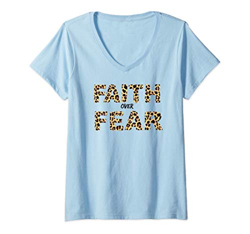 Mujer Faith Over Fear Leopard Letters Christian Faith Cross Camiseta Cuello V