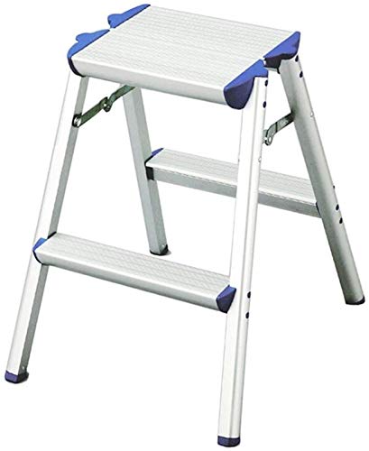 Escabeau pliable compact avec large pédale antidérapante de taille 1