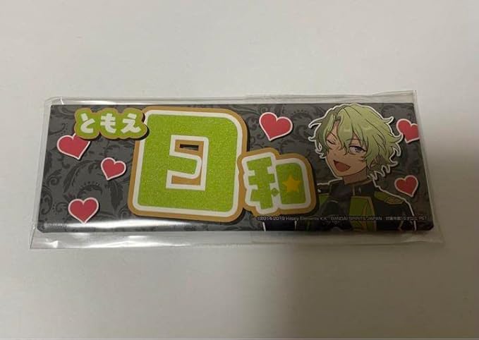 Amazon あんスタ 巴和 ロングスクエア型ネーム缶バッジ アニメ 萌えグッズ 通販