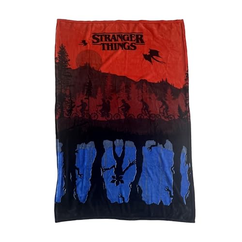 Character World Official Stranger Things Fleece Blanket | Super Soft Warm Throw Midnight Upside Down Design | Perfect For Home Bedroom Sleepovers & Camping | Size 100 x 150cm