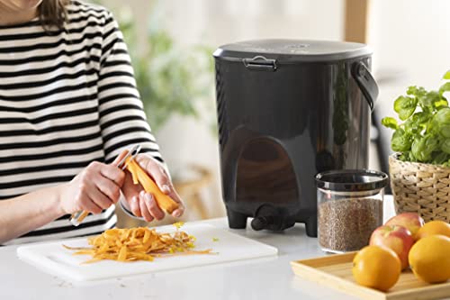 Image of Biolan Bokashi Composting Set - Durable Compost Bin (10l) with Airtight Lid, Leak-Free Tap, made Plastic, Contains EM-Bokashi Bran (1 kg). (Black)