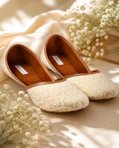 Image of Women Punjabi Embroidery Jutti with Beautiful Design