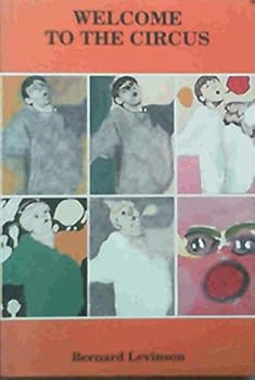 Paperback Welcome to the circus Book